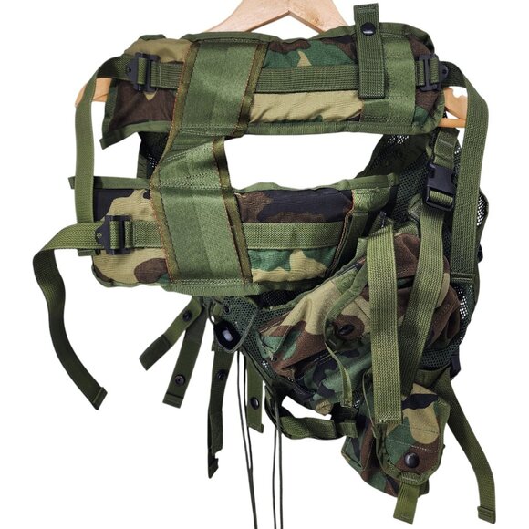 Tactical Camouflage Load‎ Bearing Vest Multiple Pockets & Adjustable Straps - Picture 6 of 6